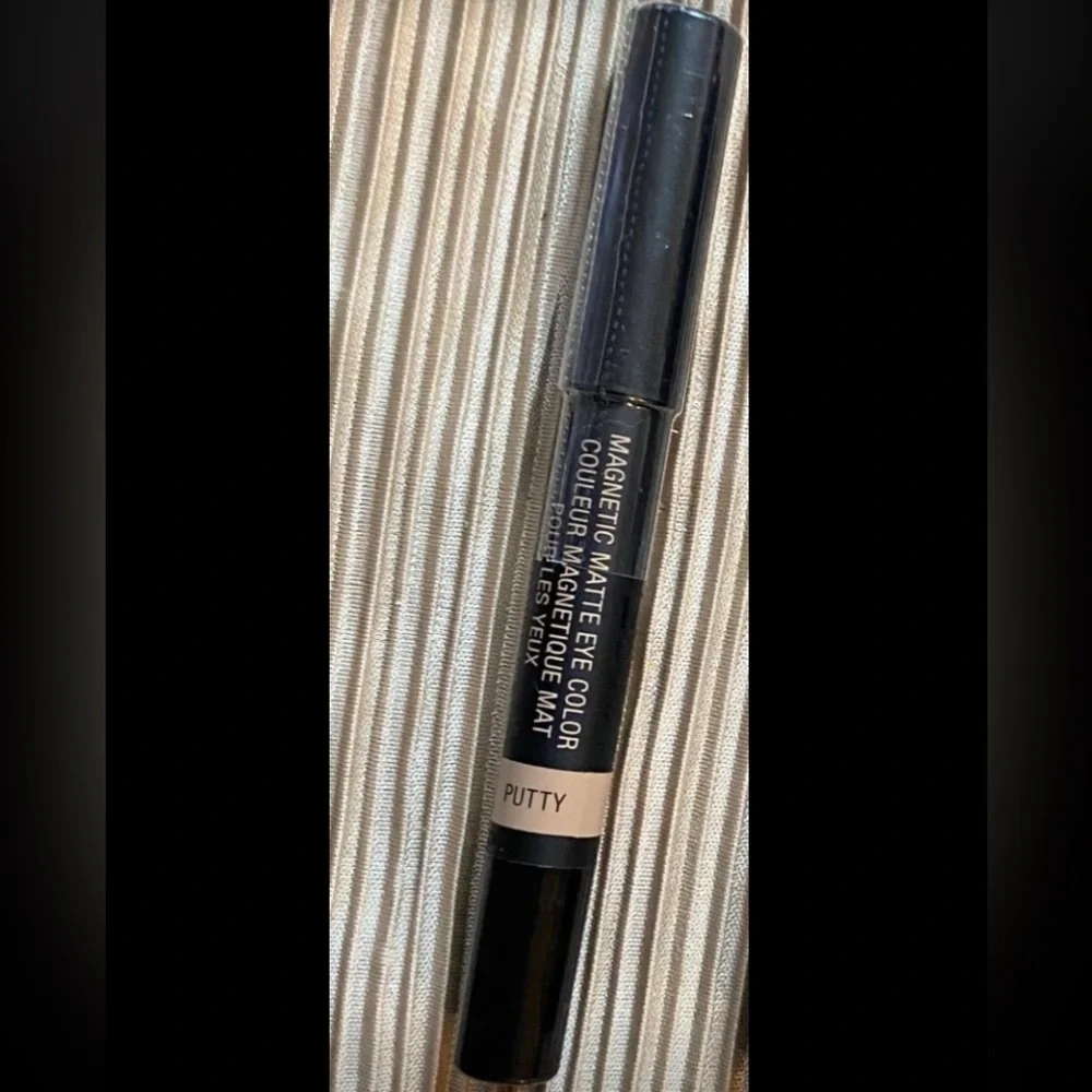 NUDESTIX Magnetic Matte Eye Color - Putty FULL SIZE